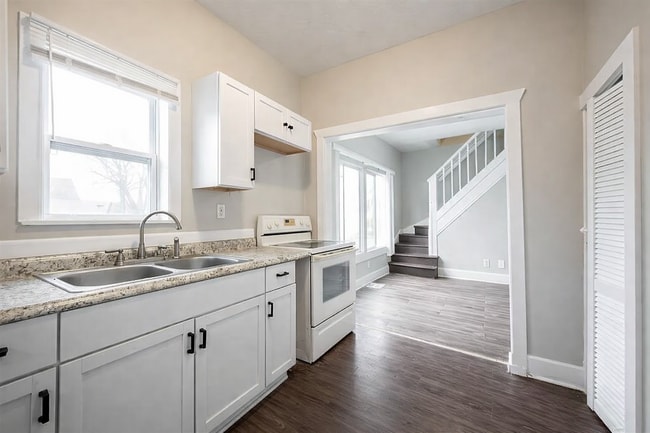 Building Photo - 19 S Tuxedo St