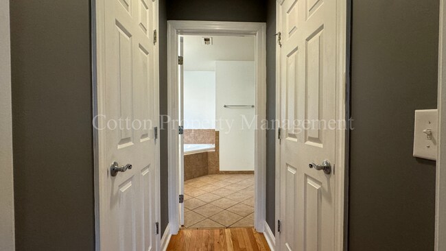 Building Photo - 4BR/3BA Well appointed home in the gated c...