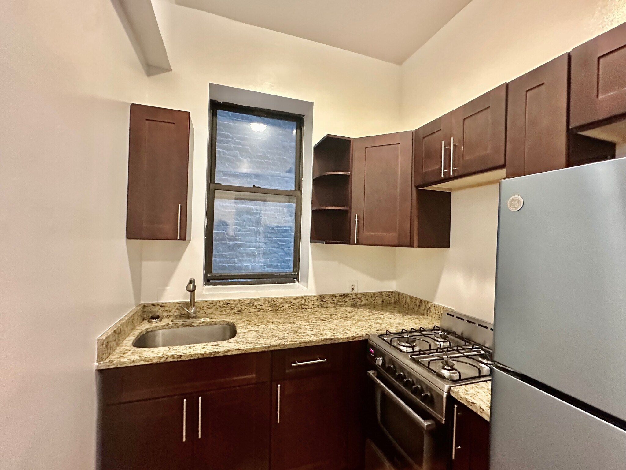 Building Photo - 309 W 111th St
