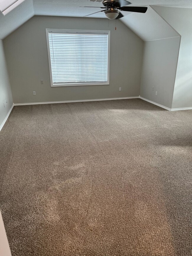 Building Photo - 2664 E Bridgecreek Dr