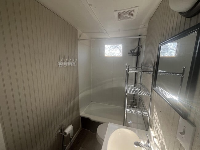 Building Photo - 105 4th Ward, AR