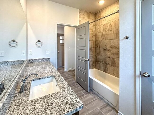 Building Photo - 725 Freedom Cir