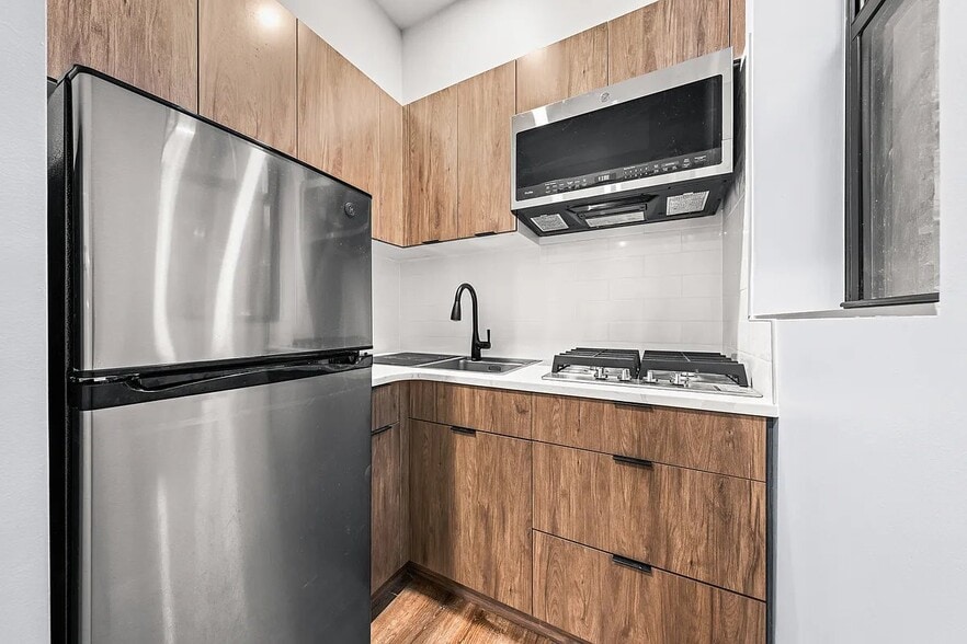 Building Photo - 453 W 48th St