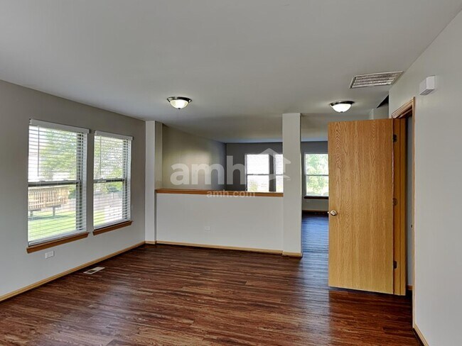 Building Photo - 3226 Kenilworth Ln