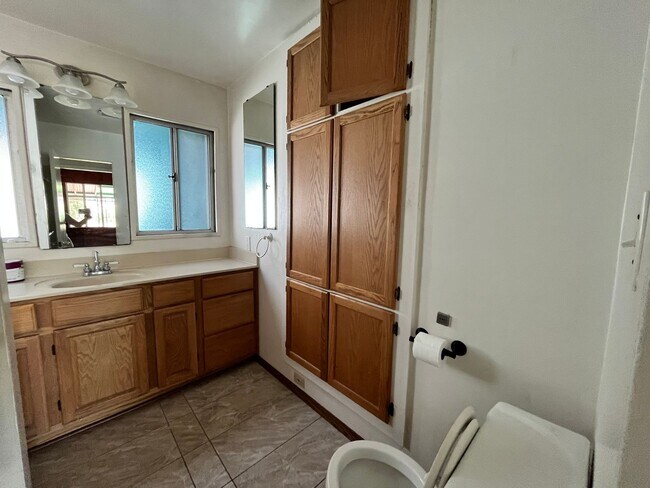 Building Photo - 3 Bedroom/2 bathroom home now available in...