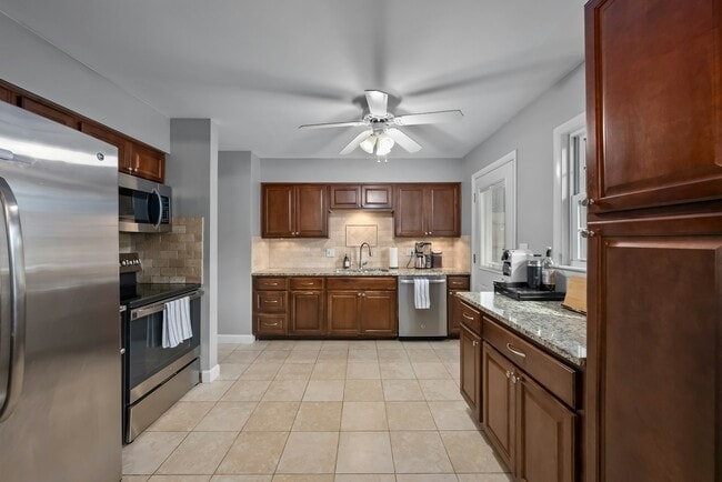 Building Photo - 7917 W 92nd Pl