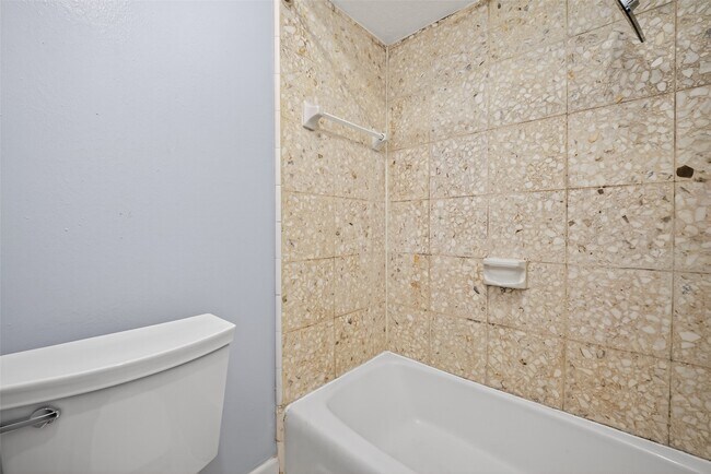 Building Photo - 8103 Oak Moss Dr