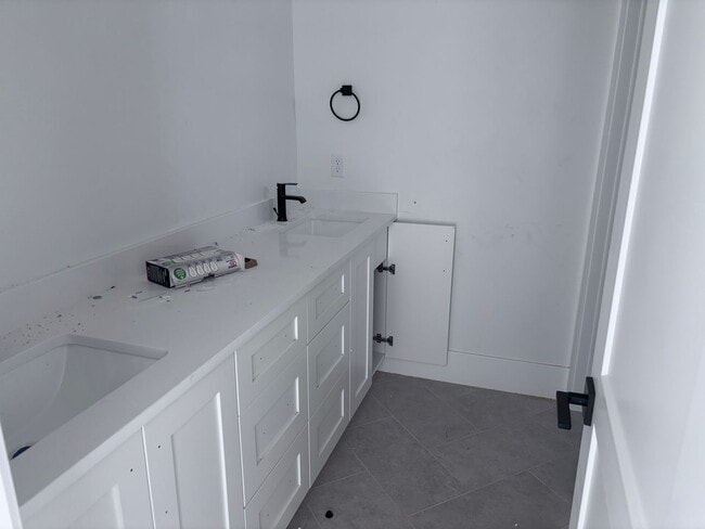 Building Photo - Brand New 6 Bed 4 Bath Rental Near Sand Hollow!