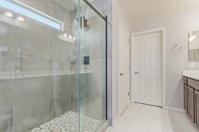 Building Photo - Spacious, Stylish, and Ready for You!