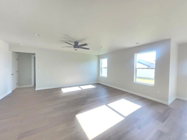 Building Photo - Beautiful Brand New home