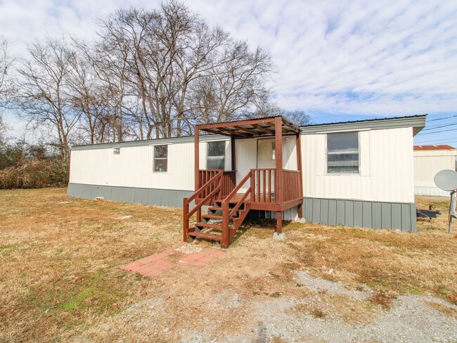 Primary Photo - Great Location ~ Great Price ~ Pulaski, TN