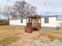 Building Photo - Great Location ~ Great Price ~ Pulaski, TN