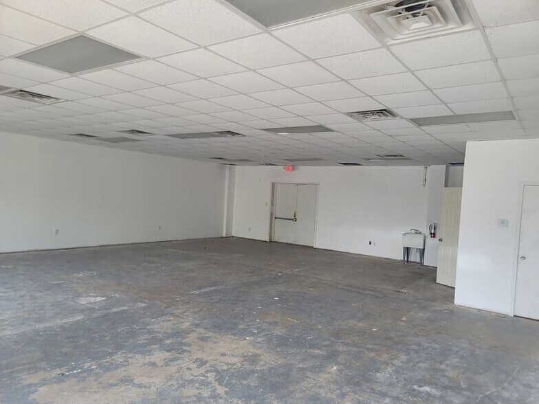 Building Photo - 8700 Colonel Glenn Rd