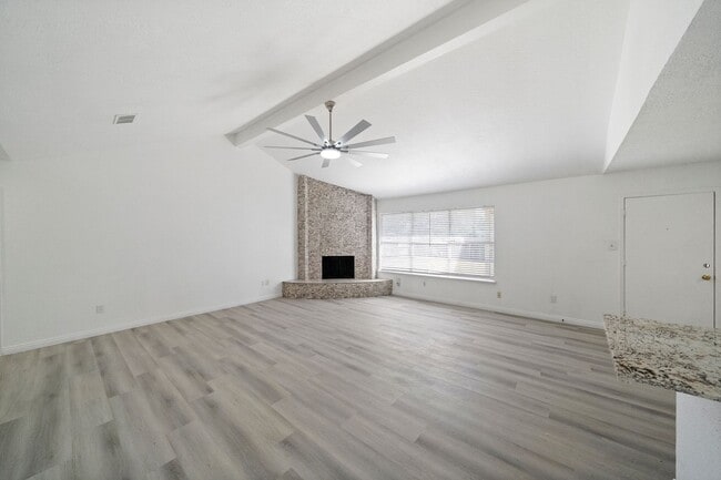 Building Photo - For Lease | 3 Bed, 2 Bath | 1,446 Sq Ft | ...