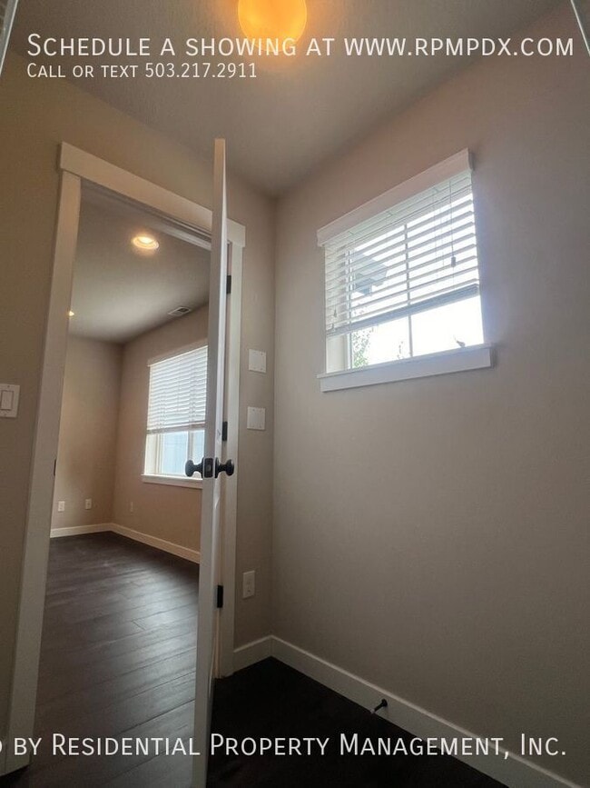 Building Photo - 14075 SW Compass Dr