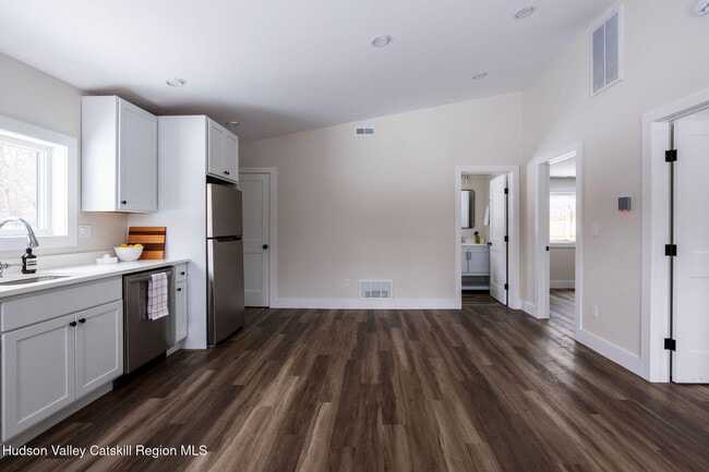 Building Photo - 3004 W Church St