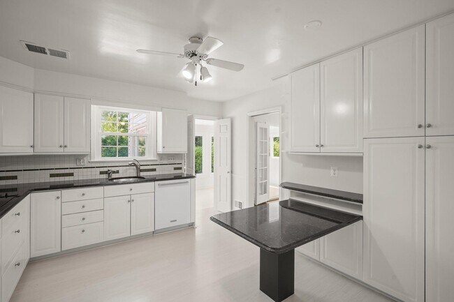 Building Photo - 7109 Radnor Rd