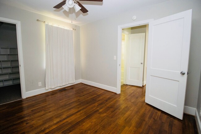 Building Photo - 3 Bedroom, 1 Bathroom Charmer in Cayce - A...