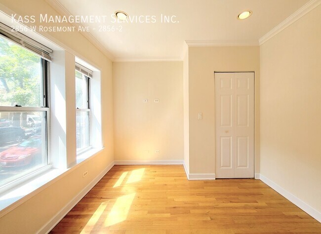 Building Photo - 2856 W Rosemont Ave