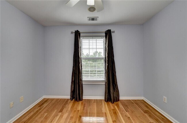 Building Photo - 2455 Kirkstone Dr