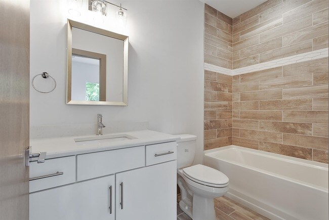 Building Photo - 1044 2nd Ave S