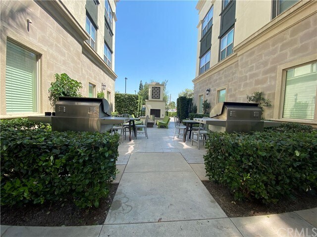 Building Photo - 524 S Anaheim Blvd