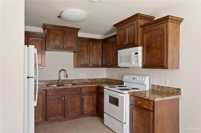 Building Photo - 12 E Stubbs St