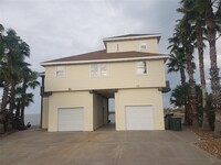 Building Photo - 3722 Laguna Dr