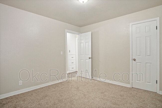 Building Photo - 6703 NW 25th St