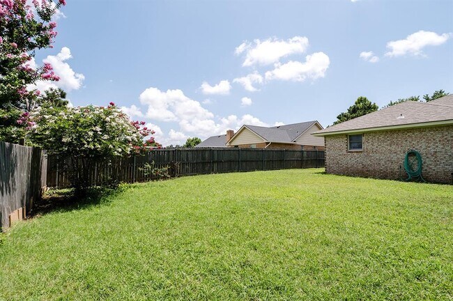 Building Photo - 3215 Woodsboro Dr