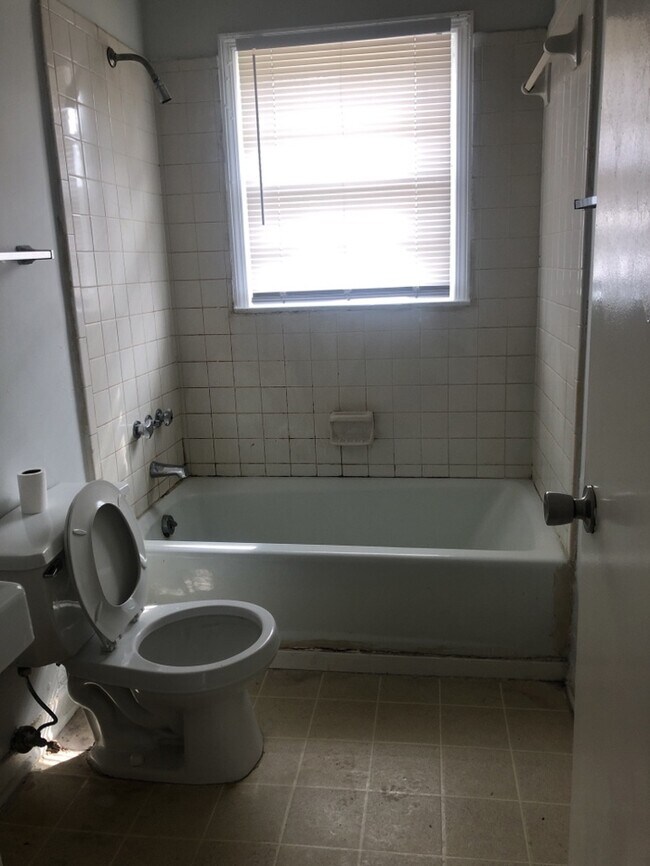 Building Photo - Duplex in Spartanburg