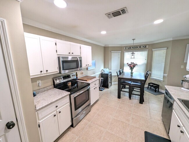 Building Photo - 437 Bridgewater Ct