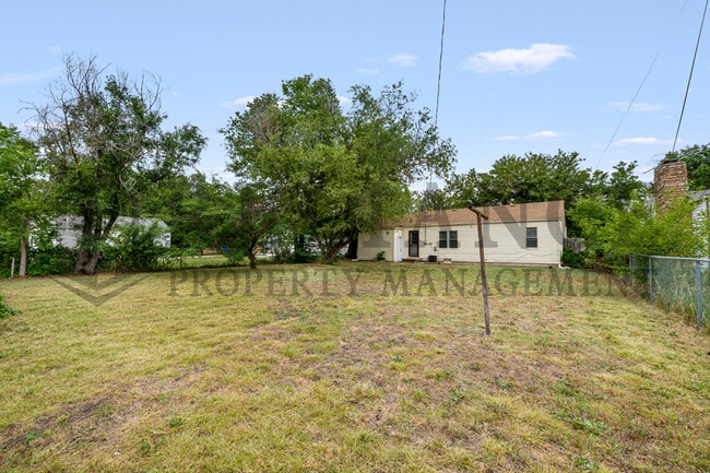 Building Photo - 2309 W Graber St
