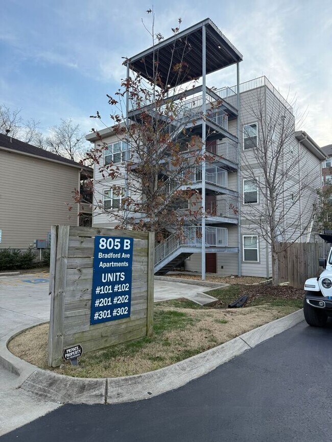 Building Photo - Modern 2 Bedroom Condo in the Heart of Melrose