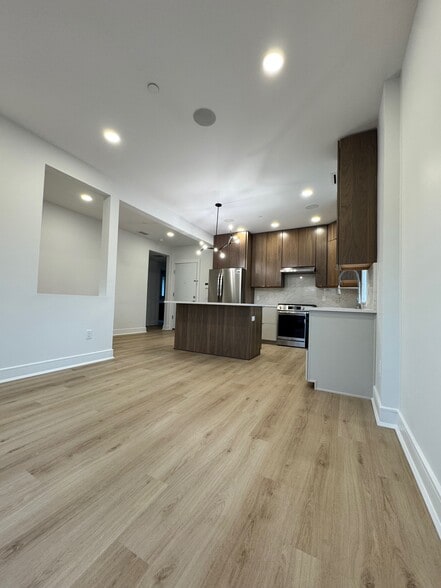 Building Photo - 85 W High St