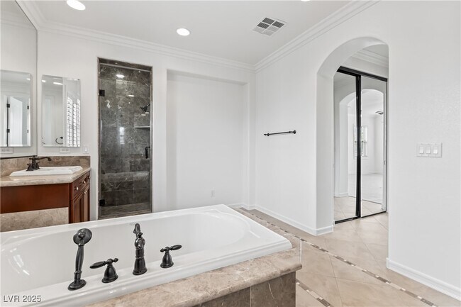 Building Photo - 58 Contrada Fiore Dr