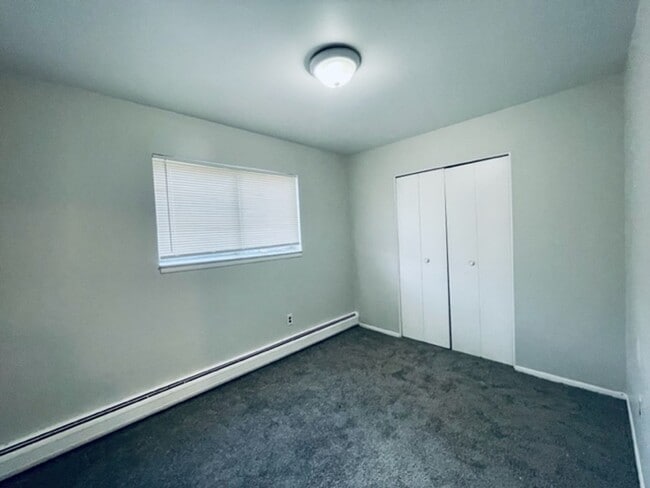 Building Photo - Cozy 3 Bedroom Ranch located on a quiet Wa...
