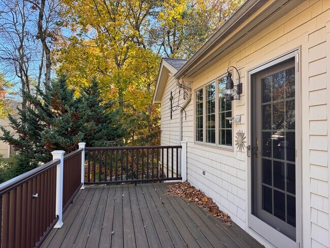 Building Photo - 15 Parlowtown Rd