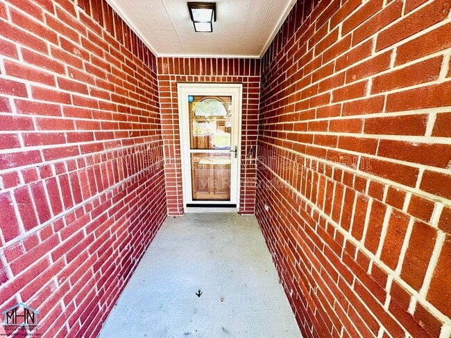 Building Photo - 5619 Cross Pond