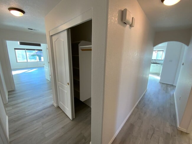 Building Photo - 4 Bedroom Single Story Home Available in C...