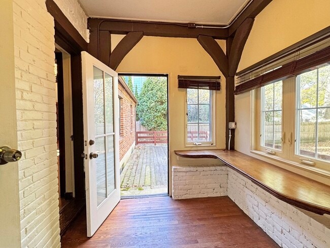 Building Photo - 280 Quinobequin Rd