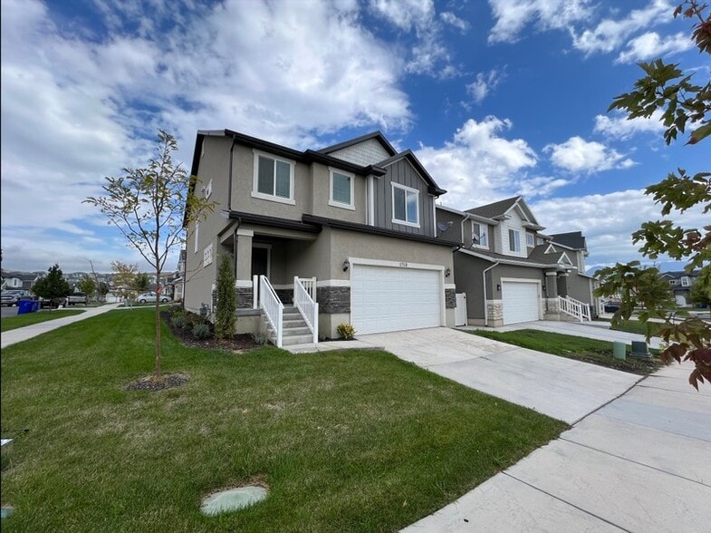 Building Photo - 1758 W Stone Gate Dr