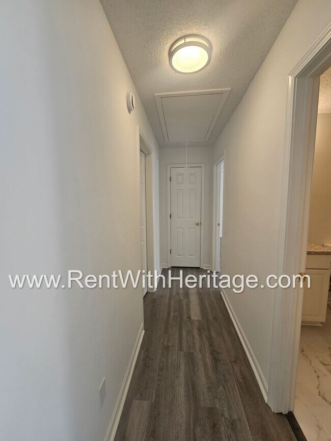 Building Photo - Gorgeous 3bd/ 2.5 bath Home in Popular Nat...