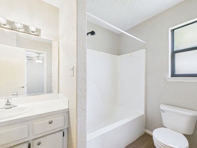 Building Photo - 298 Friendship Ln