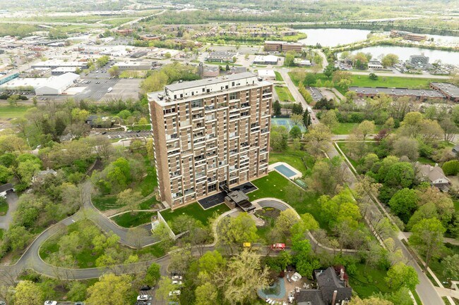 Building Photo - 1000 Urlin Ave