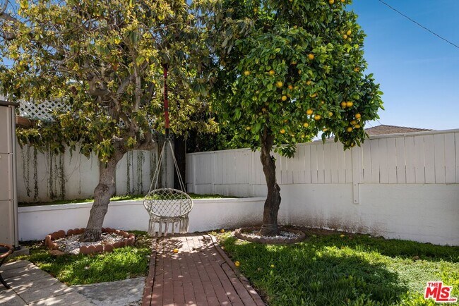 Building Photo - 6446 W 85th St