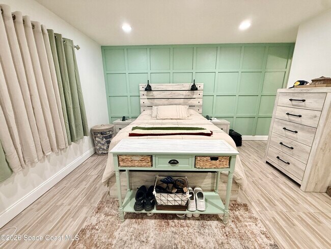 Building Photo - 1046 W Samms Ave