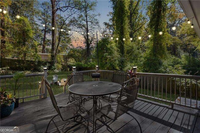 Building Photo - 1290 Glen Forest Way