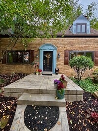 Building Photo - Beautiful 4 Bedroom Home In Mt. Lebanon!
