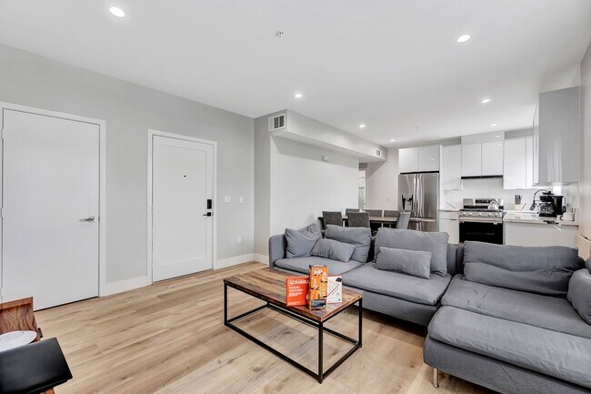 Interior Photo - MH 546 N Harvard Blvd